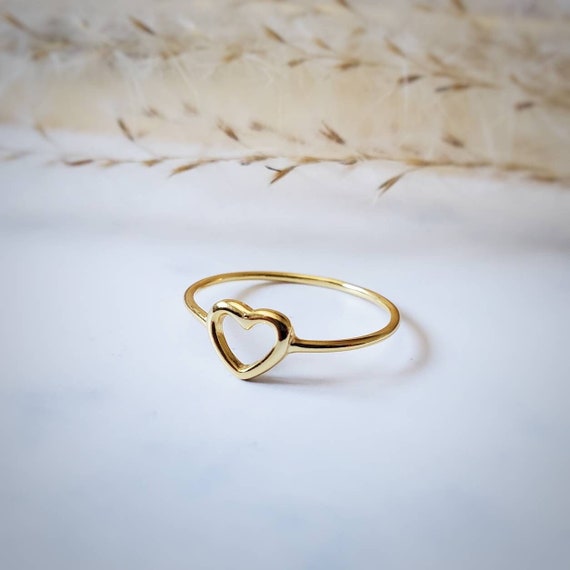 Gold heart ring