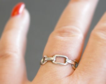 Sterling silver chain link ring, chain ring, geometric ring, silver band, links ring, modern ring, minimalist ring, stacking ring for women