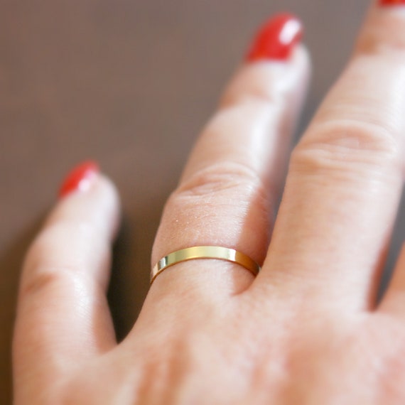 Gold band ring