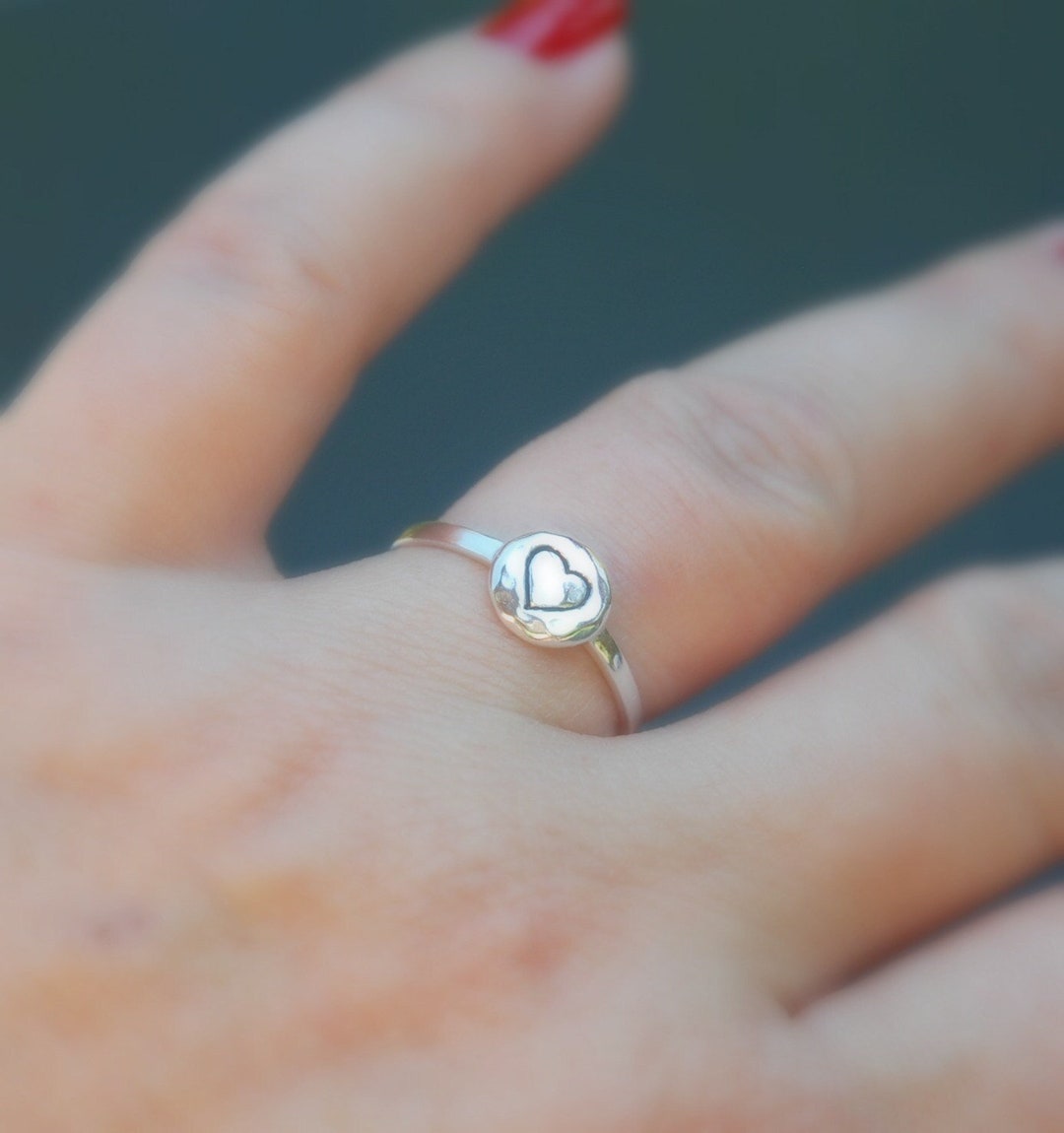 Thin heart ring discount