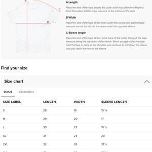 K&ouml;nnte beinhalten: Eine Gr&ouml;&szlig;entabelle f&uuml;r T-Shirts in Wei&szlig;, die Produktma&szlig;e f&uuml;r die Gr&ouml;&szlig;en S bis 5XL anzeigt. Die Tabelle enth&auml;lt Spalten f&uuml;r L&auml;nge, Breite und &Auml;rmell&auml;nge in Zoll sowie ein Diagramm, das zeigt, wie das Kleidungsst&uuml;ck am Kragen, an der Naht und am &Auml;rmel gemessen wird.