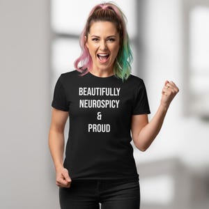 Vackert Neurospicy & Stolt – Identity Pride Svart T-shirt
