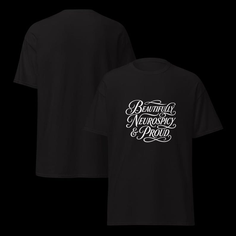 Vackert Neurospicy & Proud – Script Identity Pride Svart T-shirt bild 12