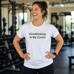 Övertänkande är min konditionsträning T-shirt – Vit - Neurospicy Humour