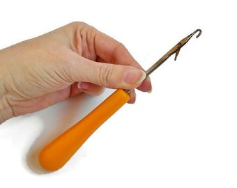 Vintage Rug Latch Hook Yellow Plastic Bakelite Handle Sewing Craft Supply Stitch Puller Sweater Repair Metal Tool