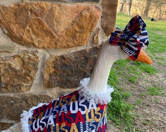 Disfraz de ganso patriótico de EE. UU.: vestido y gorro, ribete de tul (para gansos de 58 a 63 cm)