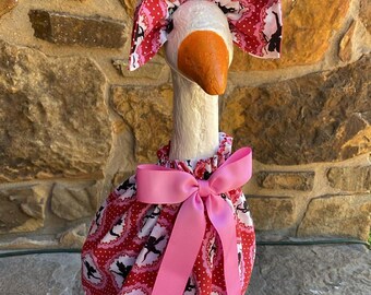 Traje de ganso con lazo de corazón de Cupido de San Valentín: Vestido y gorro con corazones rojos - Talla para ganso de 58-63 cm