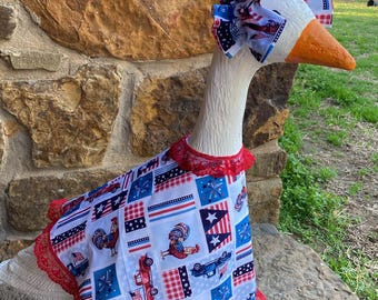 Traje de ganso patriótico de EE. UU.: vestido y gorro del 4 de julio, ribete de encaje (para gansos de 58 a 63 cm)