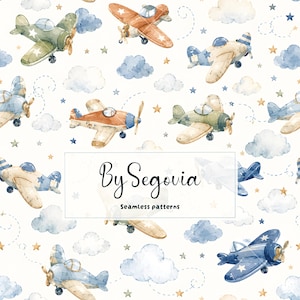 Puede incluir: Un patrón continuo con ilustraciones en acuarela de aviones antiguos en tonos azules, verdes y naranjas, intercalados con nubes blancas y azules esponjosas y pequeñas estrellas. El texto By Segovia Seamless patterns está centrado.