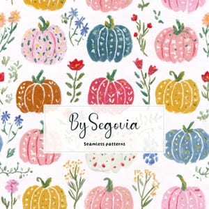 Può includere: Un motivo continuo con zucche dipinte a mano nei toni del rosa, blu, arancione e giallo, intervallate da piccoli rametti floreali. Il testo By Segovia Seamless patterns è centrato in un riquadro rettangolare bianco sovrapposto.