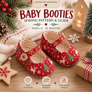 Puede incluir: Un par de patucos rojos para bebé con un estampado festivo de renos blancos, árboles de Navidad verdes y copos de nieve. Cada zapato tiene una tira con un botón de madera. El texto dice: BABY BOOTIES SEWING PATTERN & GUIDE SIZES: 0 - 18 MONTHS.