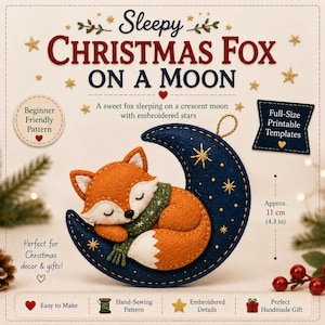 Könnte beinhalten: Eine Filz-Bastelvorlage eines schlafenden orangefarbenen Fuchses mit grünem Schal, zusammengerollt auf einem dunkelblauen Halbmond mit goldenen gestickten Sternen. Der Text lautet Sleepy Christmas Fox On A Moon, mit einer Größe von 11 cm.