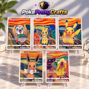 Peut inclure: Cinq cartes à collectionner rectangulaires représentant Rowlet, Mimikyu, Pikachu, Eevee et Psyduck, dans un style rappelant le tableau Le Cri avec des arrière-plans orange et bleu tourbillonnants. Le texte PokeProxyCrafts est visible.
