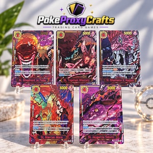 Puede incluir: Un conjunto de cinco cartas coleccionables de One Piece con St. Shepherd Ju Peter, St. Topman Warcury, St. Ethanbaron V. Nusjuro, St. Marcus Mars y St. Jaygarcia Saturn, cada una con arte en tonos morados y rojos.