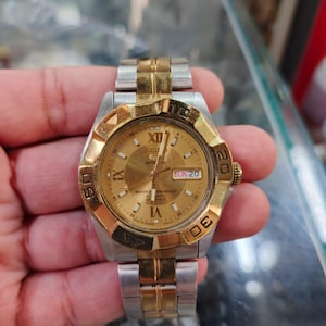 Vintage Seiko 5 Sports automatisk klocka | Tvåfärgad guld-silver dag- och datumklocka