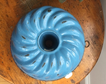 Vintage French Fluted Springform Bundt Cake Pan Mold Pan French Country chic Collectable Kitchen Decor