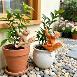 Gungande apa och ekorre trädhängande ornament set, harts djungeldjur bonsaihängare, söt djurliv blomkruka dekor
