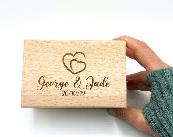 Custom song in a personalized wooden box. Customize your music gift with Your favourite song, favourite color or custom engravement