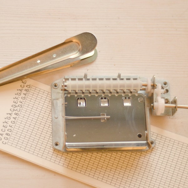 DIY Mechanism 30 noten voor Music Box met een houten kist. Doe je eigen melodie. Handgekroneerd mechanisme