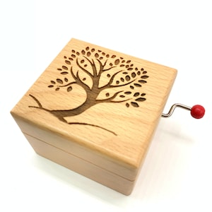 Custom music box with your phrase or drawing – Personalized gift – Hand-cranked wooden box with 70 melodies – Engraved keepsake