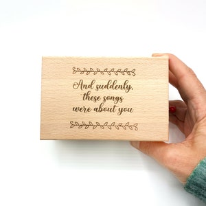 Vintage Spieluhr mit 70 Liedern - Geschenk mit Gravur für Jubiläum, romantischer Geburtstag oder Wohnkultur