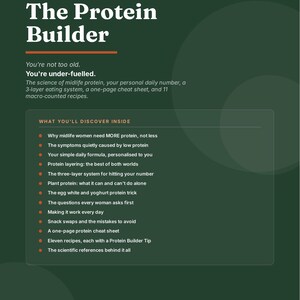 Op de afbeelding: Een donkergroene digitale gids getiteld The Protein Builder voor vrouwen in de middelbare leeftijd. Het bevat een 3-lagen voedingssysteem, een spiekbriefje en 11 recepten. De lijst bevat onderwerpen zoals eiwitbehoeften en dagelijkse formules.