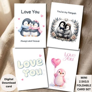 Könnte beinhalten: Ein Set aus vier Grußkarten mit Pinguin-Illustrationen. Eine Karte zeigt zwei Pinguine mit dem Text Love You Always and forever. Eine weitere zeigt zwei Pinguine in einem Blumenkranz mit dem Text You're my Penguin. Zwei Karten zeigen den Text Love You und einen rosa Pinguin, der einen herzförmigen Ballon hält.