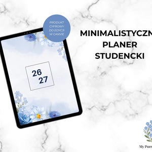 Könnte beinhalten: Ein digitales Tablet mit einer Studentenplaner-Vorlage mit blauen Aquarell-Blumenillustrationen, den Zahlen 26 und 27 in einem zentralen Quadrat sowie dem Text PRODUKT CYFROWY DO EDYCJI W CANVIE, MINIMALISTYCZNY PLANER STUDENCKI und My Purrfect Time.