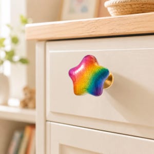 レインボースター木製キャビネットノブ、カラフルな真鍮製引き出し取っ手、子供部屋家具のドレッサーや食器棚の取っ手