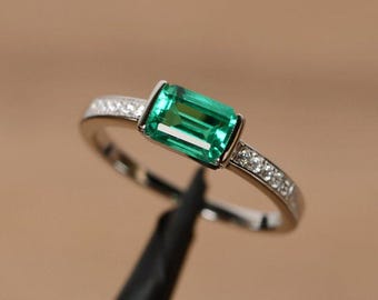 Smaragd achthoekig geslepen sterlingzilveren ring, modern verlovingshuwelijksstuk