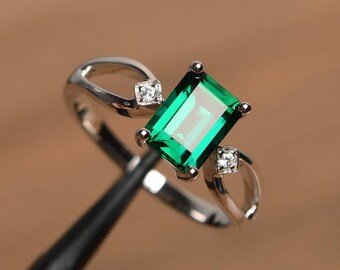 Smaragd achthoekig geslepen sterlingzilveren ring, modern verlovingshuwelijksstuk