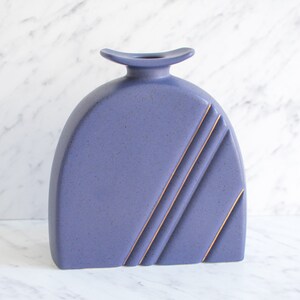 80s vase in dark blue