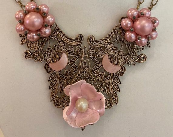 BIB NECKLACE Chocker bib baroque pearls  thermoset beads pink hand made one of a kind vintage assemblage flowers cluster enamelled metal