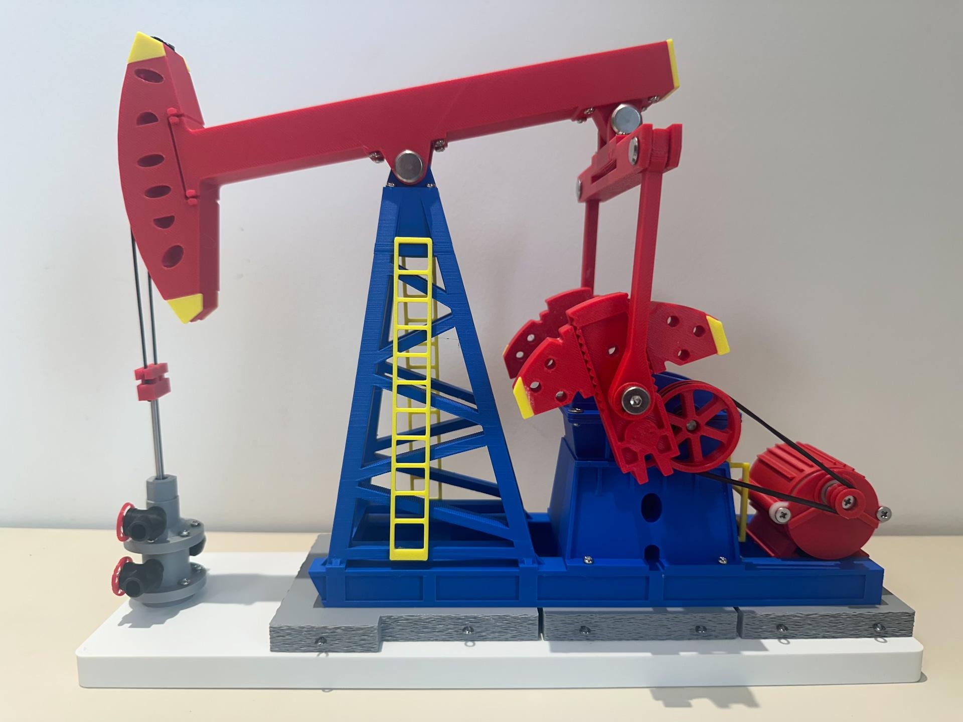 Idle, rusty oil well pump jack abandoned in field in West Texas Stock Idle, rusty oil well pump jack abandoned in field in West Texas Stock