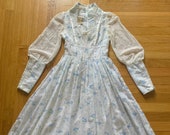 Vintage 1970s Gunne Sax white floral corset lace up dress XXS 22-23 quot sheer lace Juliet sleeves zip cuffs prairie cottagecore sz 5