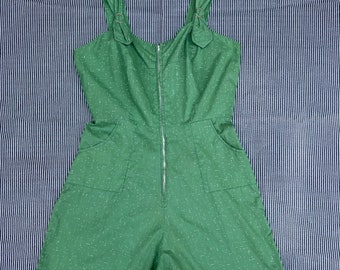 1950s green speckled zip front romper // Med // vintage 40s 50s pin up rockabilly playsuit buckled straps lightweight summer culottes
