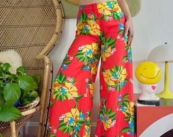 1970s bright floral wide leg flares // 26" waist // mod 70s lightweight summer palazzo pants red yellow tropical flower print