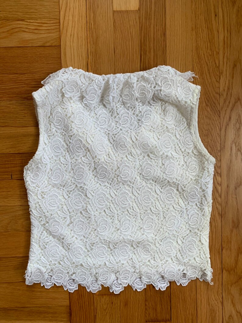 Vintage 1950s white lace ruffled blouse S 40s 50s rose floral lace cut out overlay sleeveless top metal side zipper ruffle neckline