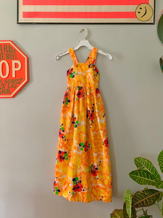 Vintage 1970s KIDS bright floral pinafore dress /… - image 1