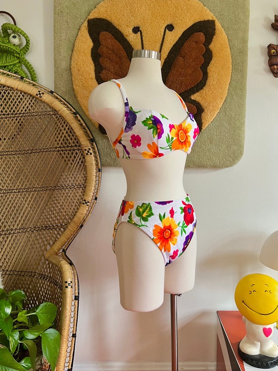 Vintage Illusions by Cole white floral bikini // M