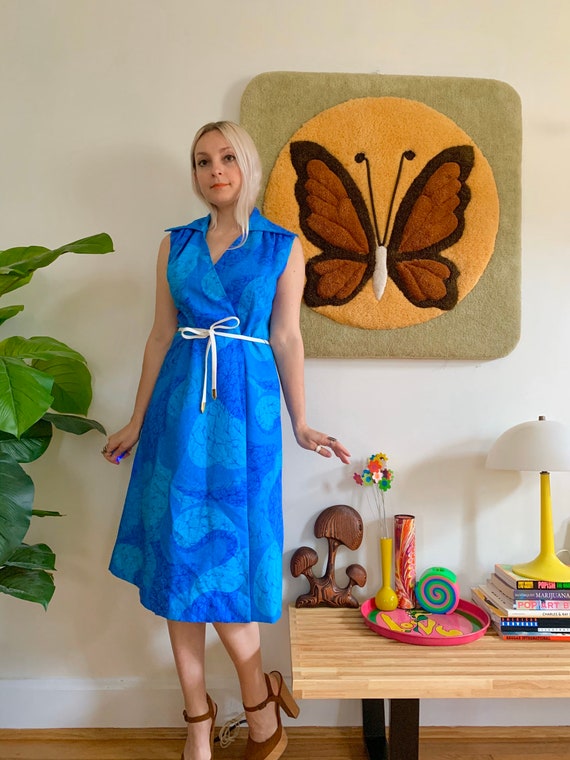 Vintage 1970s blue Hawaiian wrap dress Medium //