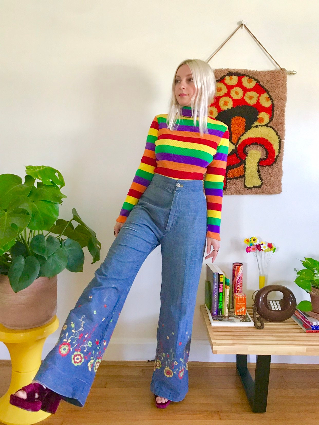 Vintage 1970s embroidered bell bottoms Med DISTRESSED retro 70s flower  power hippie jeans 28 29 30 x 30.5 mega high rise flares