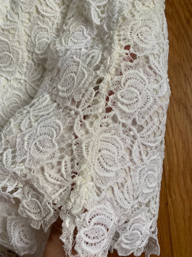Vintage 1950s white lace ruffled blouse S 40s 50s rose floral lace cut out overlay sleeveless top metal side zipper ruffle neckline