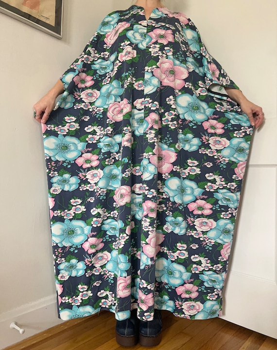 1960s bold floral print muumuu // Free Size // vi… - image 2