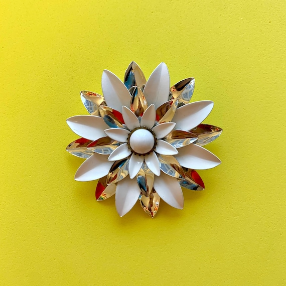 Elegant White Enamel and Silver Tone Floral Design Brooch Enamel Flowers & Plants White Fashion Brooches & Pins for  main image 2