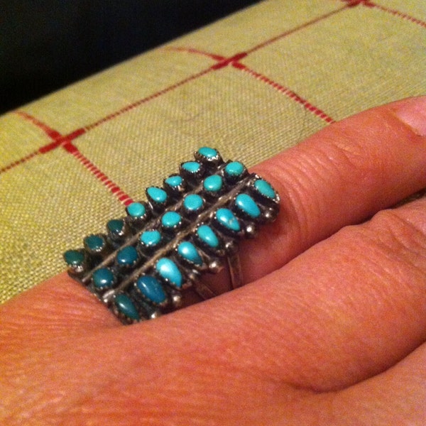 Zuni Pettipoint Vintage Sterling and Turquoise Ring : Size 5 1/4