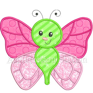 Puede incluir: Una mariposa verde con alas rosas y una cara linda. Las alas tienen un patr&oacute;n de lunares y brillo.