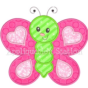 Puede incluir: Una mariposa verde y rosa con un dise&ntilde;o en forma de coraz&oacute;n en cada ala. La mariposa tiene una cara sonriente y un cuerpo verde con estrellas blancas.