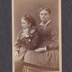 Nicely Posed Warren CDV of Two Women