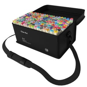 Peut inclure: Une mallette de transport noire contenant 168 marqueurs artistiques multicolores à double pointe. La mallette dispose d'une bandoulière, d'un couvercle à charnière et du texte Chen Rui Art Markers 168 colors imprimé en blanc sur la face avant.